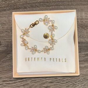 NWT UNTAMED PETALS BY AMANDA JUDGE Bridal Floral Pearl Bracelet